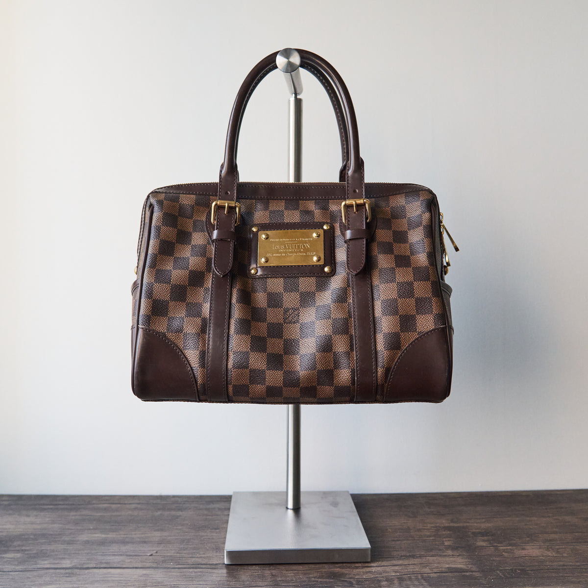 Loved Louis Vuitton Berkeley Hand Bag Damier