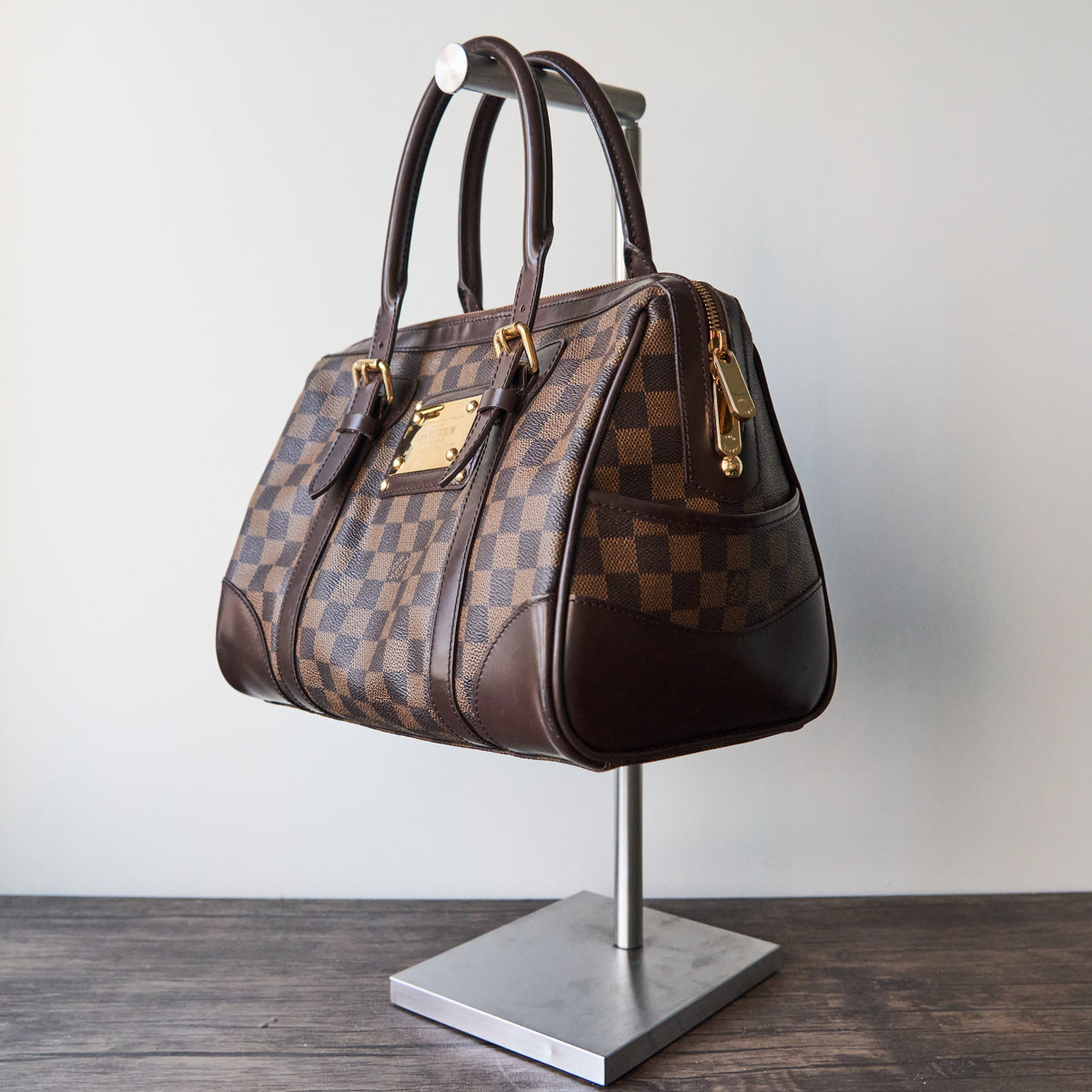 Loved Louis Vuitton Berkeley Hand Bag Damier