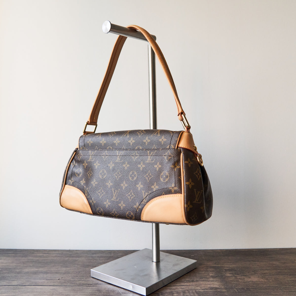 Louis Vuitton Monogram Beverly Handbag MM