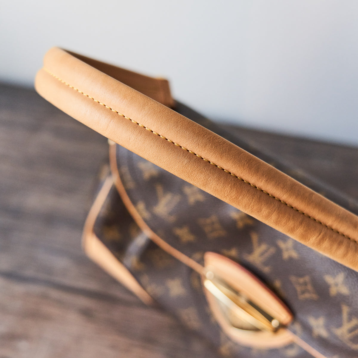 Louis Vuitton Monogram Beverly Handbag MM
