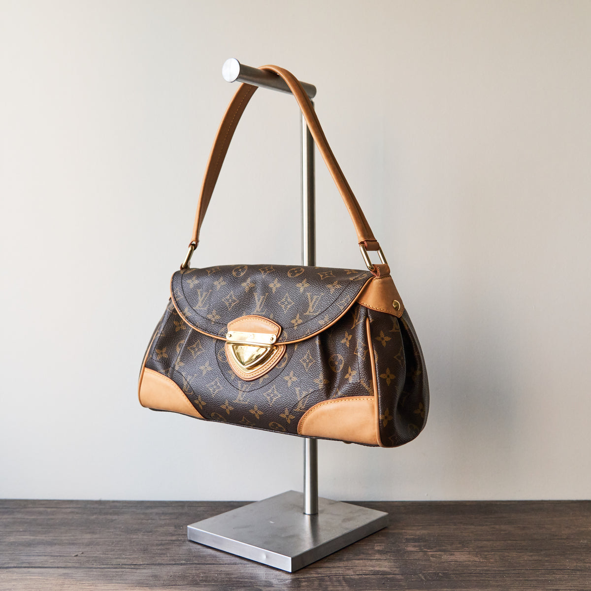 Louis Vuitton Monogram Beverly Handbag MM