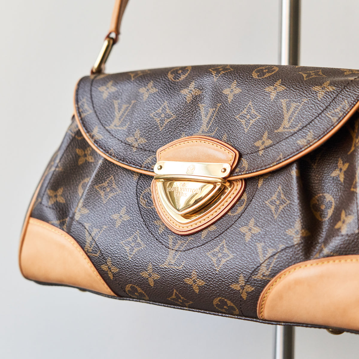 Louis Vuitton Monogram Beverly Handbag MM